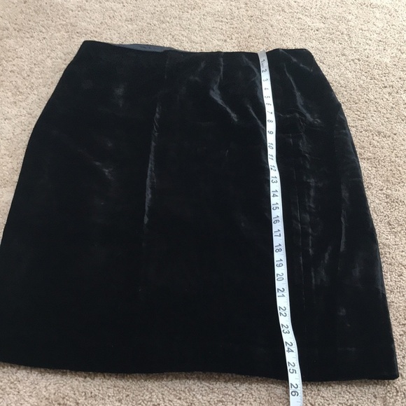 ESCADA Size 42 black velvet pencil skirt - Picture 7 of 10